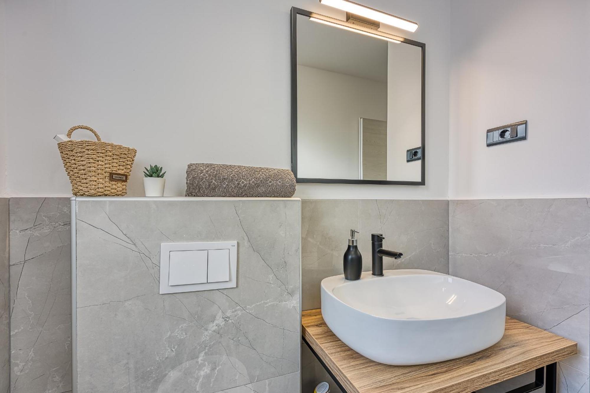 Center Oasis - Private Parking Apartment *